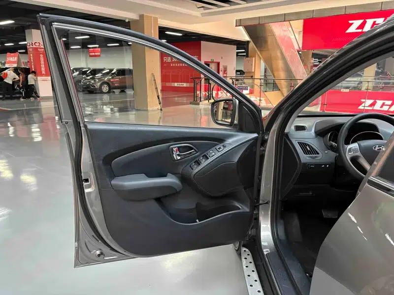 Hyundai ix35 2012 2.0L Automatic 2WD Elite GLS — миниатюра 33