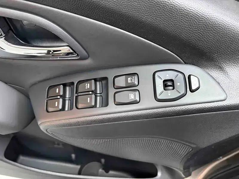 Hyundai ix35 2012 2.0L Automatic 2WD Elite GLS — миниатюра 34