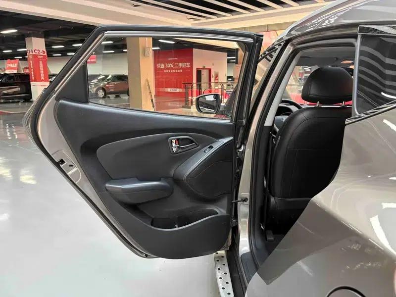 Hyundai ix35 2012 2.0L Automatic 2WD Elite GLS — миниатюра 35