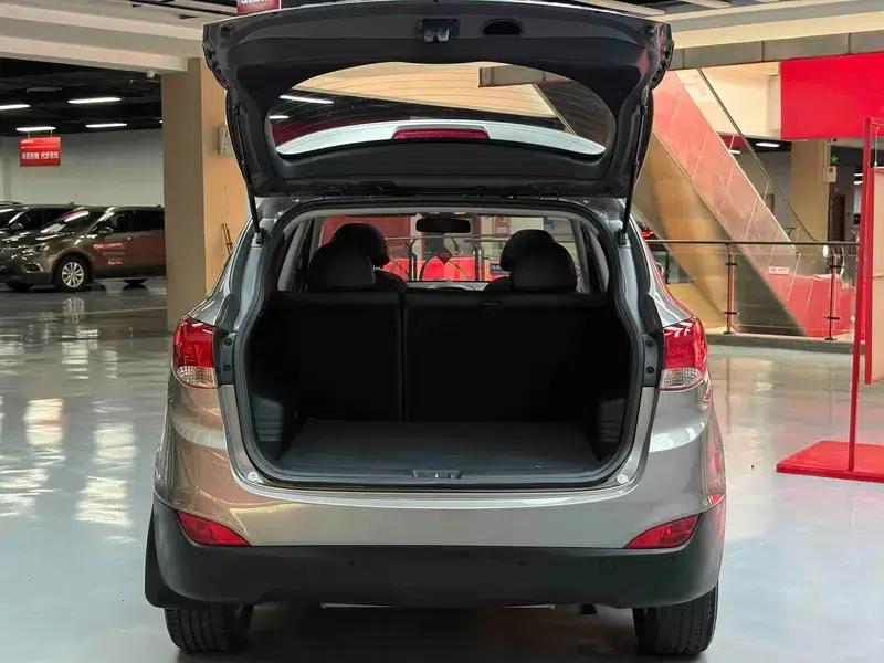 Hyundai ix35 2012 2.0L Automatic 2WD Elite GLS — миниатюра 36