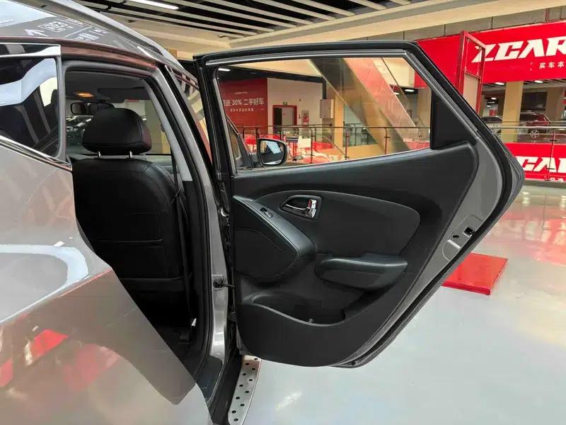 Hyundai ix35 2012 2.0L Automatic 2WD Elite GLS — миниатюра 38