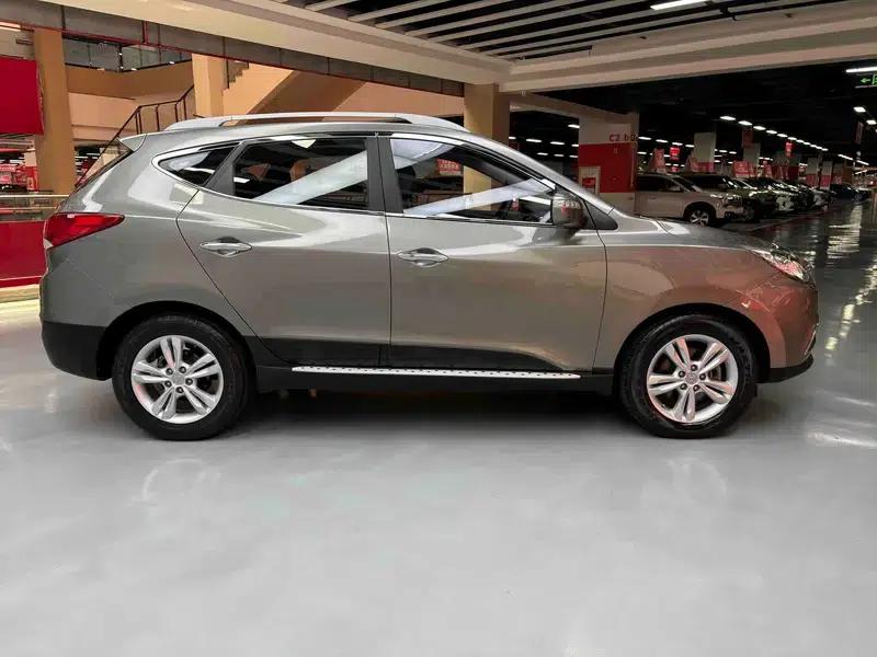 Hyundai ix35 2012 2.0L Automatic 2WD Elite GLS — миниатюра 8