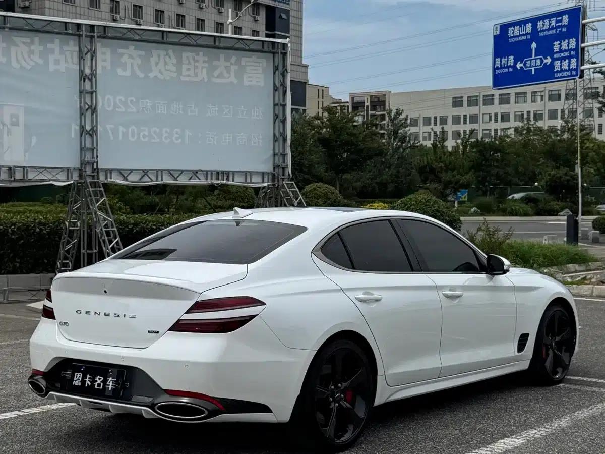 Genesis G70 2023 2.0T Rear-Wheel Drive Luxury Edition — миниатюра 7