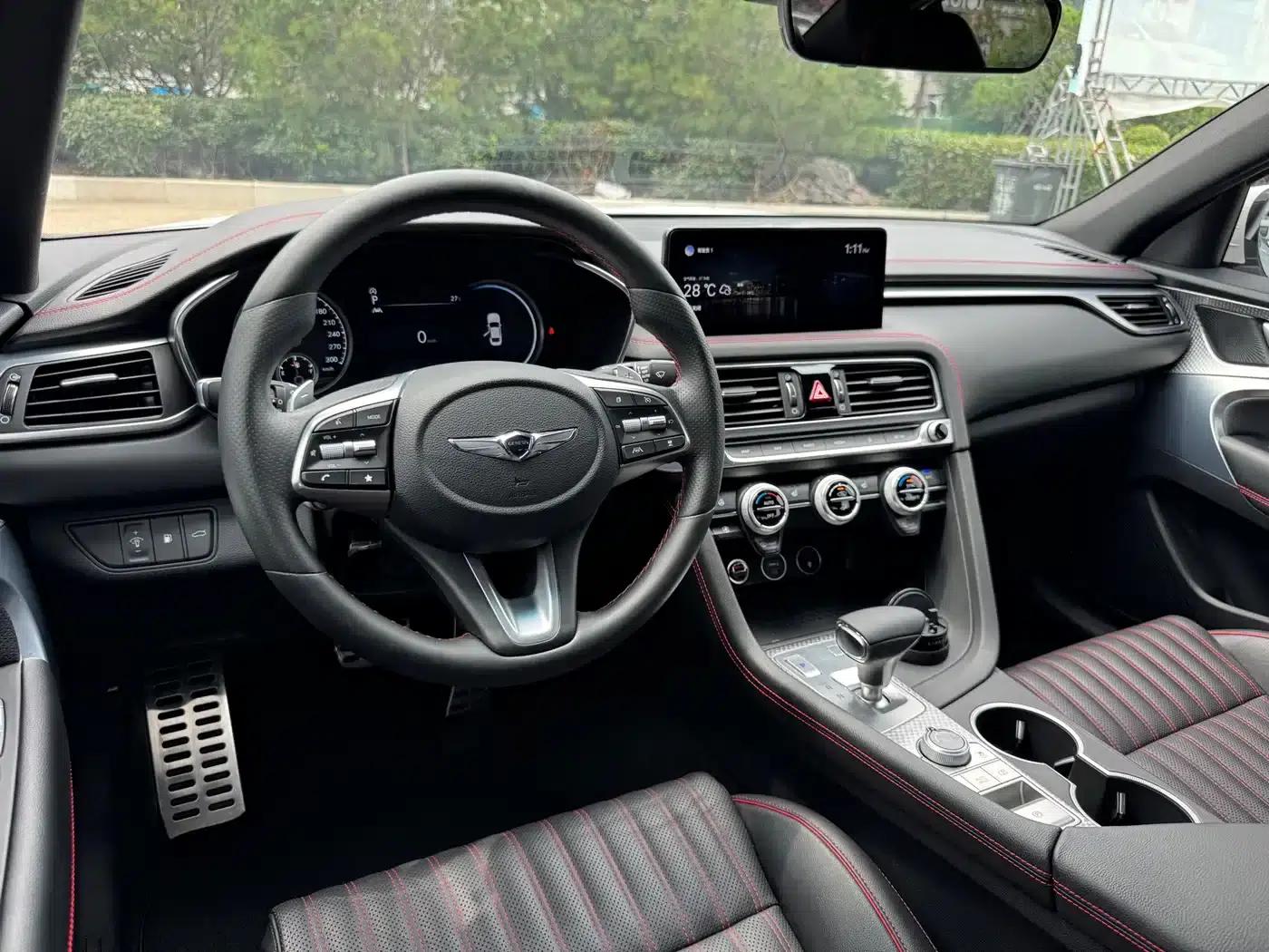 Genesis G70 2023 2.0T Rear-Wheel Drive Luxury Edition — миниатюра 10