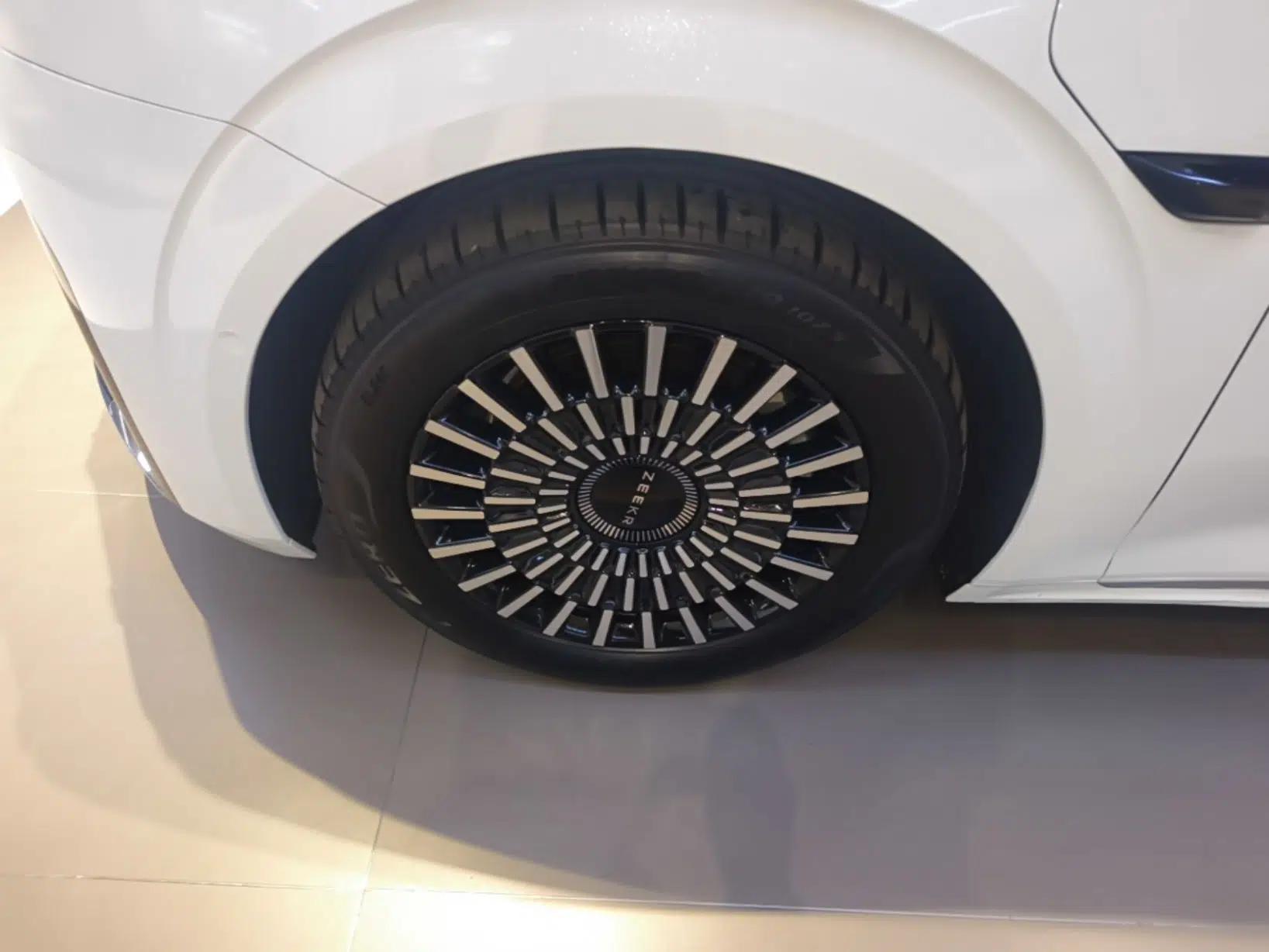 Zeekr 009 2024 7-Seater Aisle Version 108 kWh — миниатюра 10