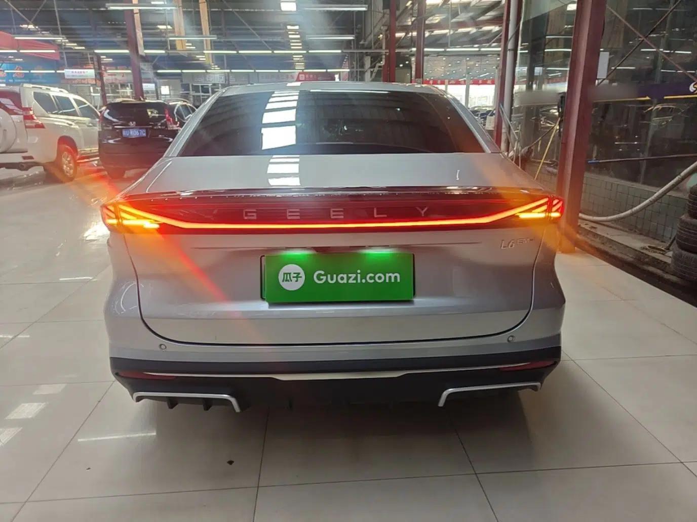 Geely Galaxy L6 2025 EM-i 140km Explorer+ Edition — миниатюра 5