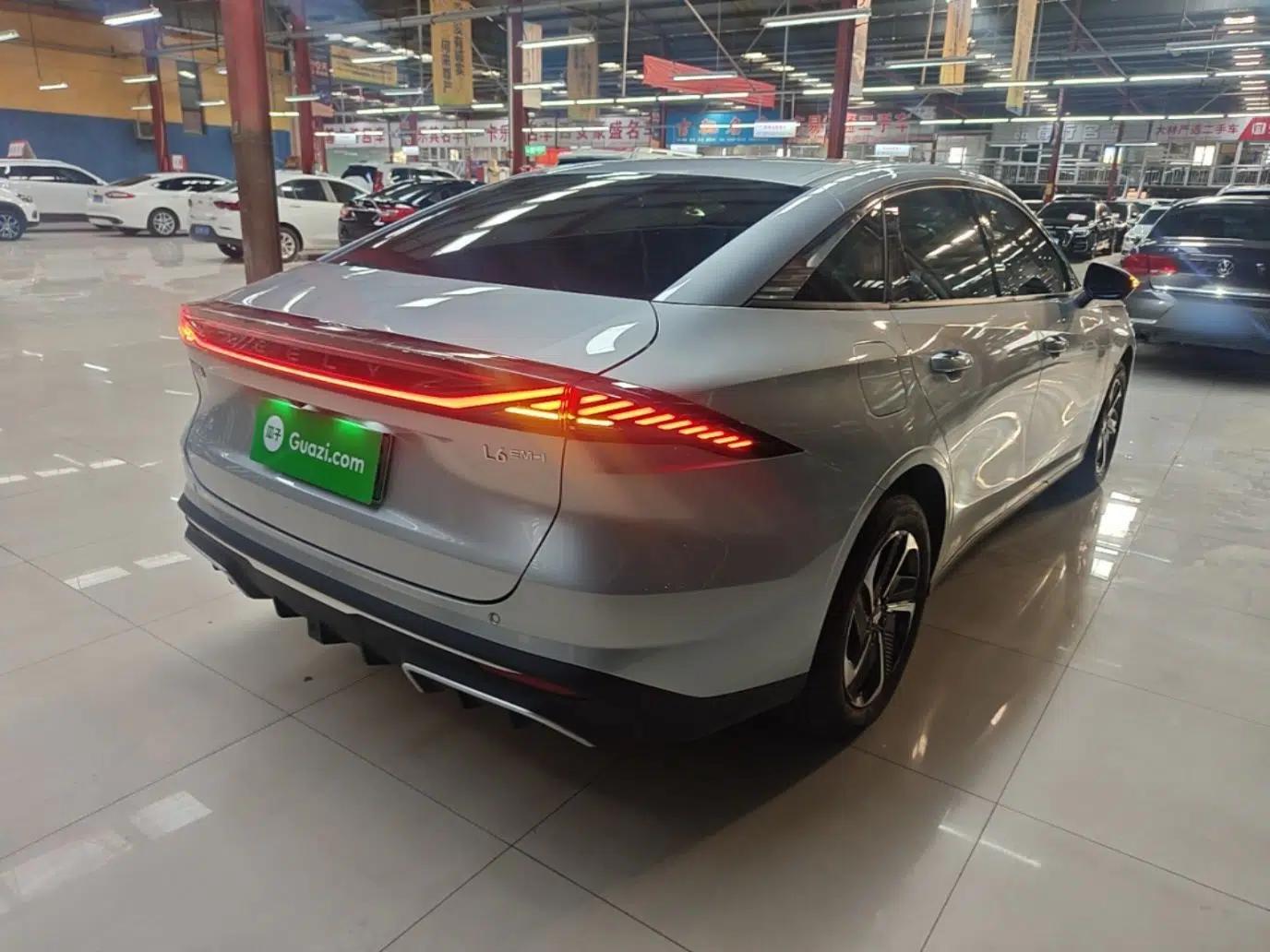 Geely Galaxy L6 2025 EM-i 140km Explorer+ Edition — миниатюра 6