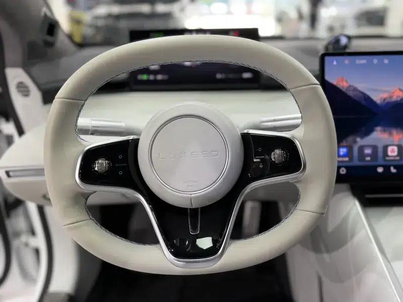 Zhijie S7 2025 Max Rear-Wheel Drive Long Range Edition — миниатюра 10