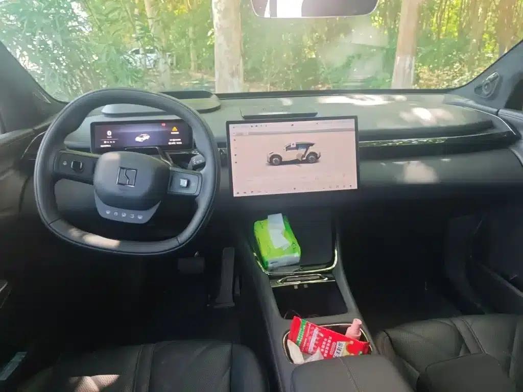 Jike X 2026 Ultra 5-seater Edition — миниатюра 5