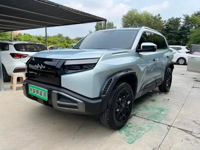 Titanium 3 2025 Model 501KM Rear-Wheel Drive Max Edition