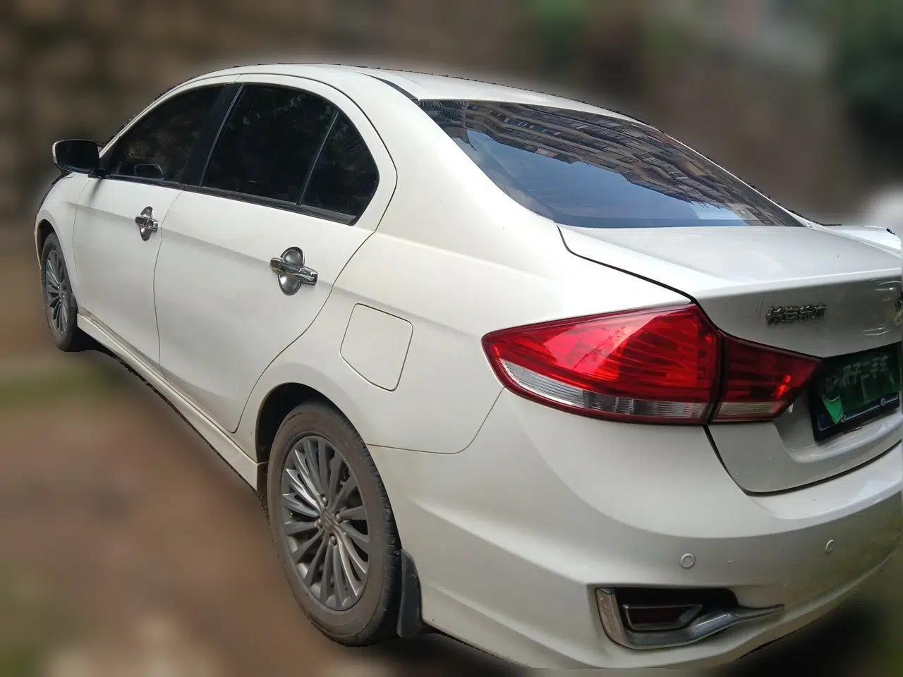 Suzuki Alivio 2015 1.6L Manual Enjoyment Model — миниатюра 4