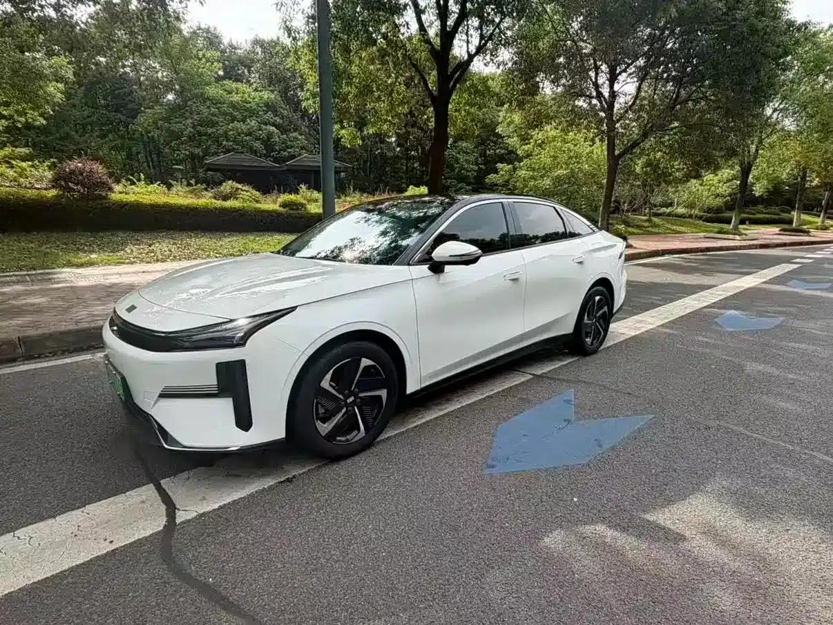 Galaxy L6 2025 EM-i 140km Starship Edition — миниатюра 1