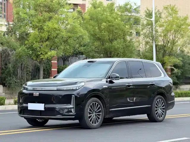 Galaxy M9 2025 210km/h AWD Navigator Edition