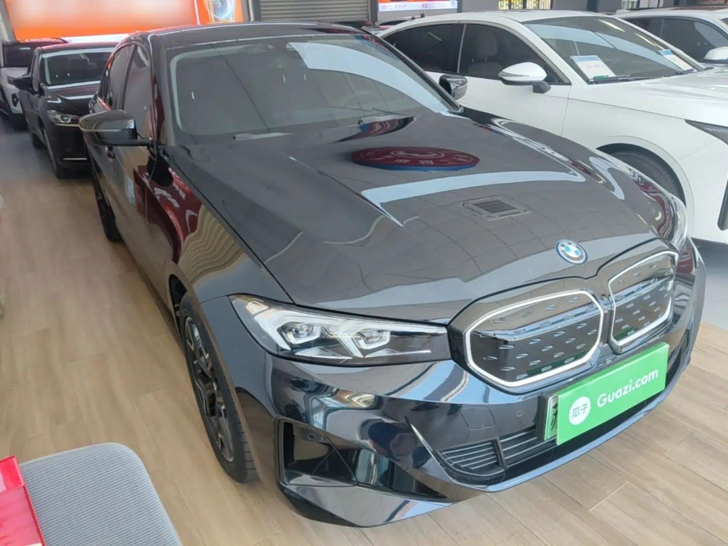 BMW i3 2023 eDrive 40 L Midnight Edition — миниатюра 3