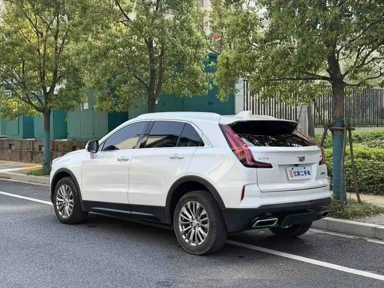 2024 Cadillac XT4 28T Two-Wheel Drive Luxury — миниатюра 3