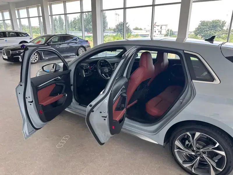 Audi A3 2025 Sportback 35 TFSI Flying Spur Luxury Edition + Luxury Package — миниатюра 11