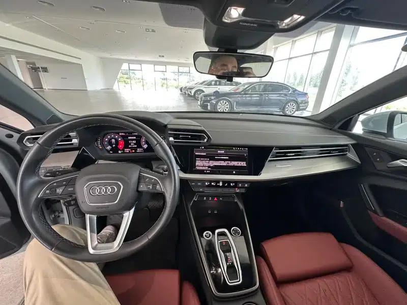 Audi A3 2025 Sportback 35 TFSI Flying Spur Luxury Edition + Luxury Package — миниатюра 13