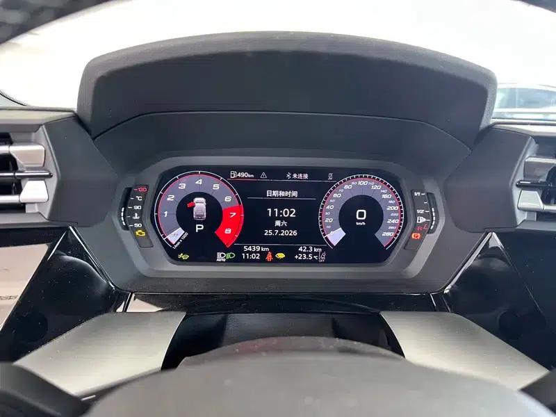 Audi A3 2025 Sportback 35 TFSI Flying Spur Luxury Edition + Luxury Package — миниатюра 14