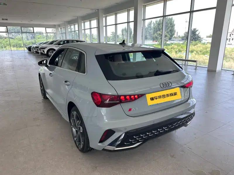 Audi A3 2025 Sportback 35 TFSI Flying Spur Luxury Edition + Luxury Package — миниатюра 4