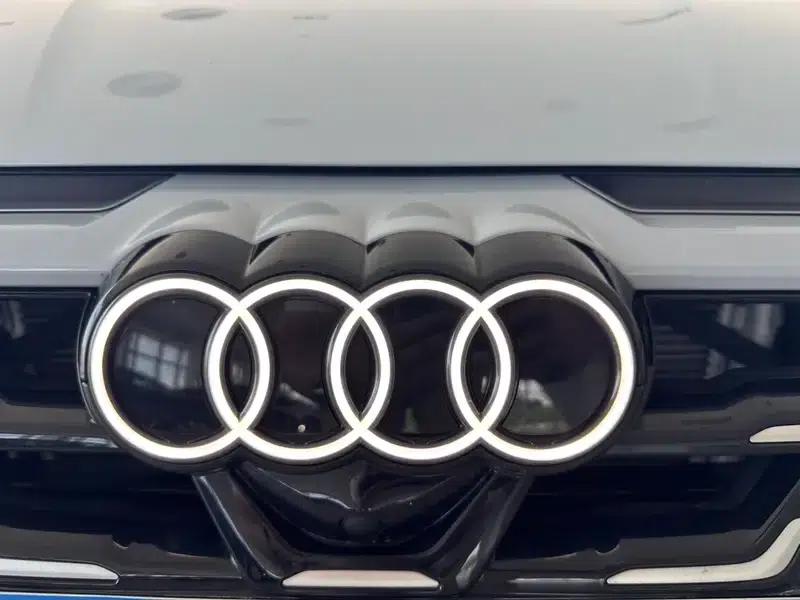 Audi A3 2025 Sportback 35 TFSI Flying Spur Luxury Edition + Luxury Package — миниатюра 8