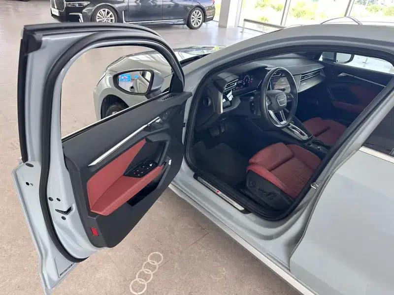 Audi A3 2025 Sportback 35 TFSI Flying Spur Luxury Edition + Luxury Package — миниатюра 10