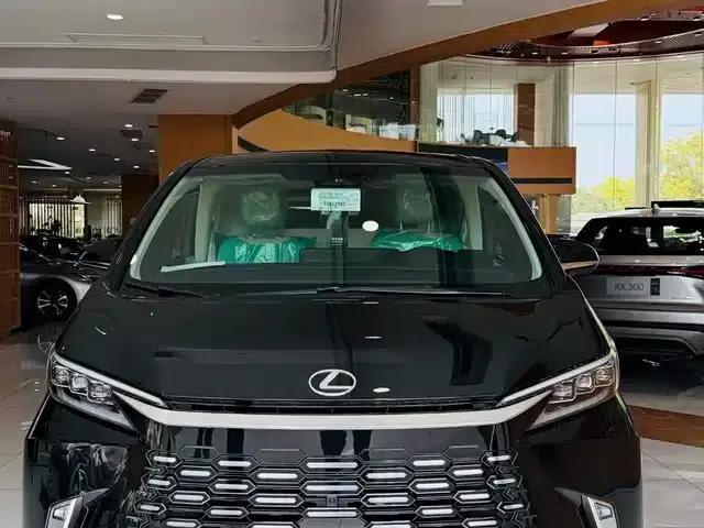 Lexus LM 500h 2025 Four-Seat Executive Edition