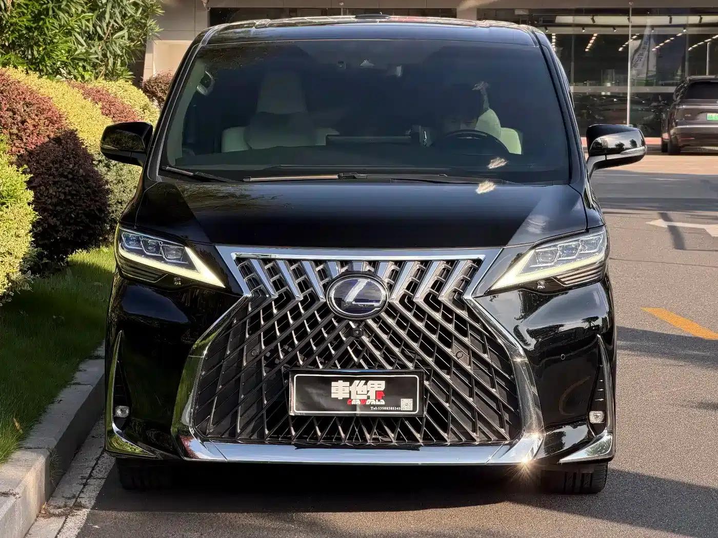 Lexus LM 2020 300h Four-Seat Executive Edition — миниатюра 2
