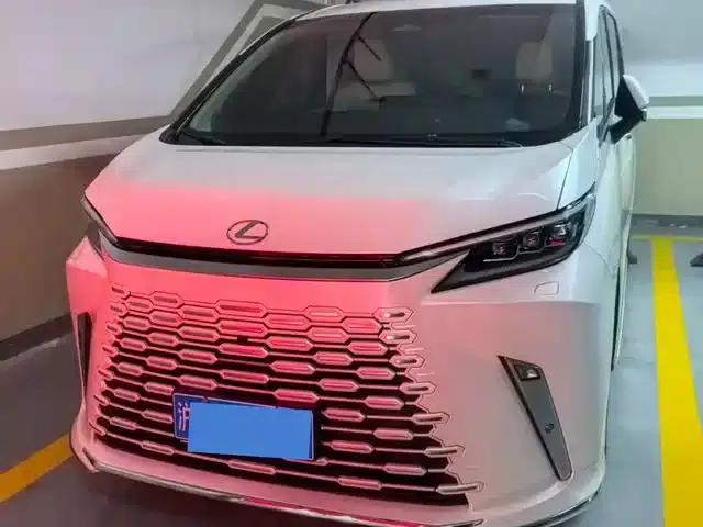 Lexus LM 2023 500h Six-Seat Premium Edition