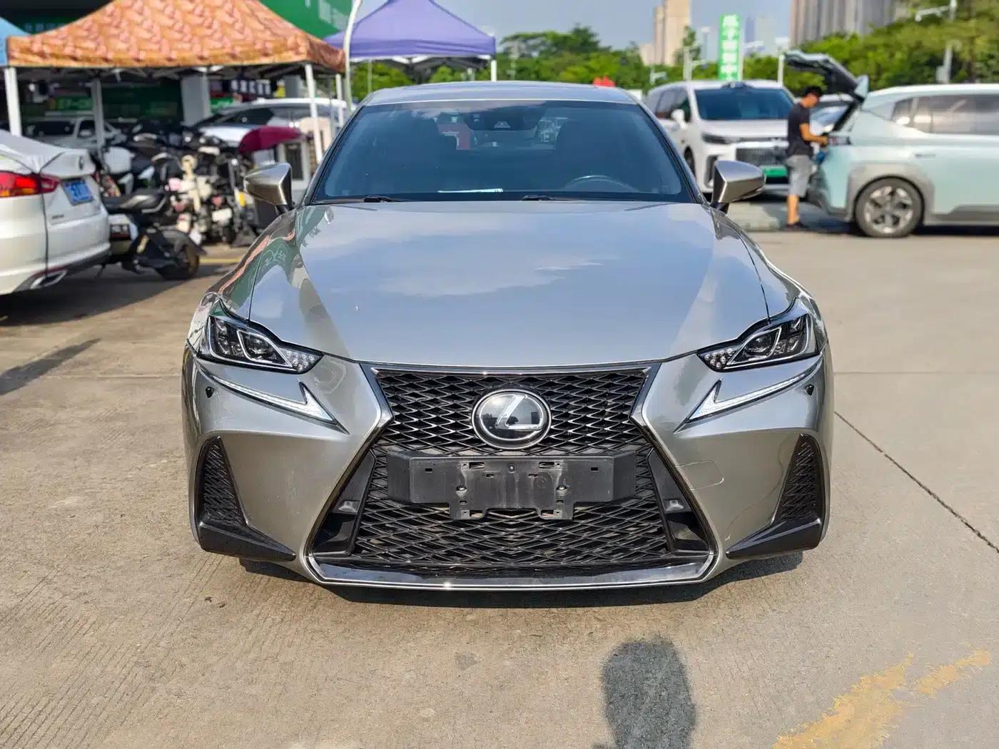 Lexus IS 2017 300 F SPORT Edition — миниатюра 3