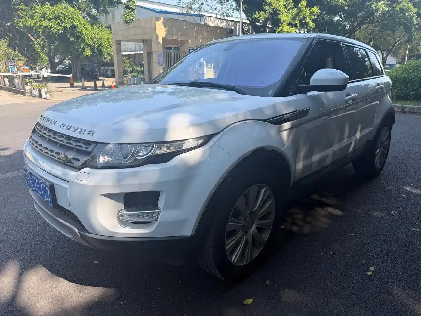 Range Rover Evoque 2015 2.0T 5-Door Smart Edition — миниатюра 1