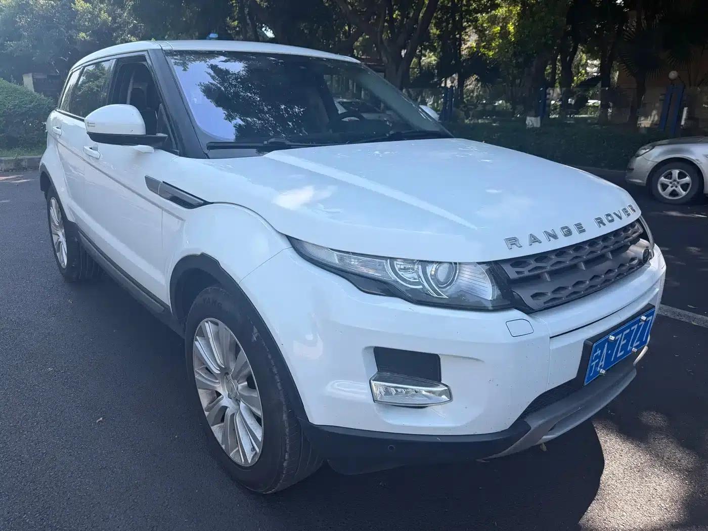 Range Rover Evoque 2015 2.0T 5-Door Smart Edition — миниатюра 3