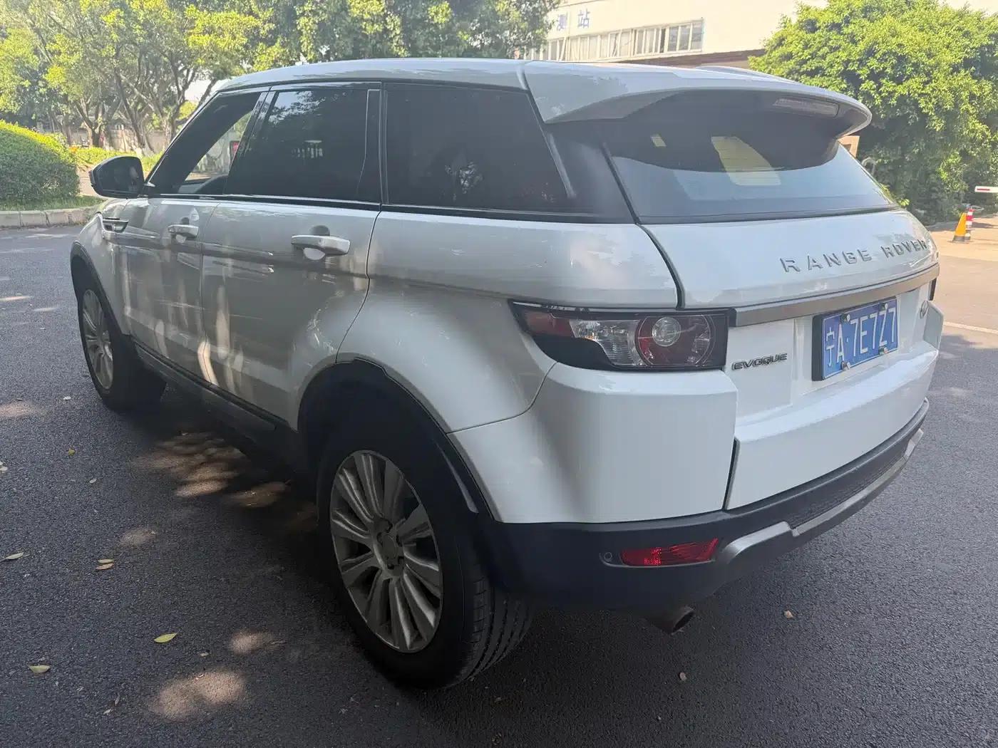 Range Rover Evoque 2015 2.0T 5-Door Smart Edition — миниатюра 4