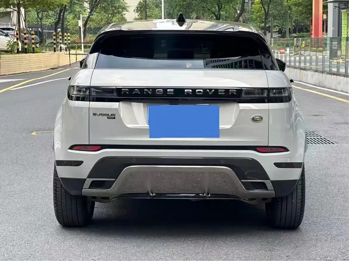 Range Rover Evoque 2021 Model: Evoque L 249PS R-Dynamic First Edition — миниатюра 2