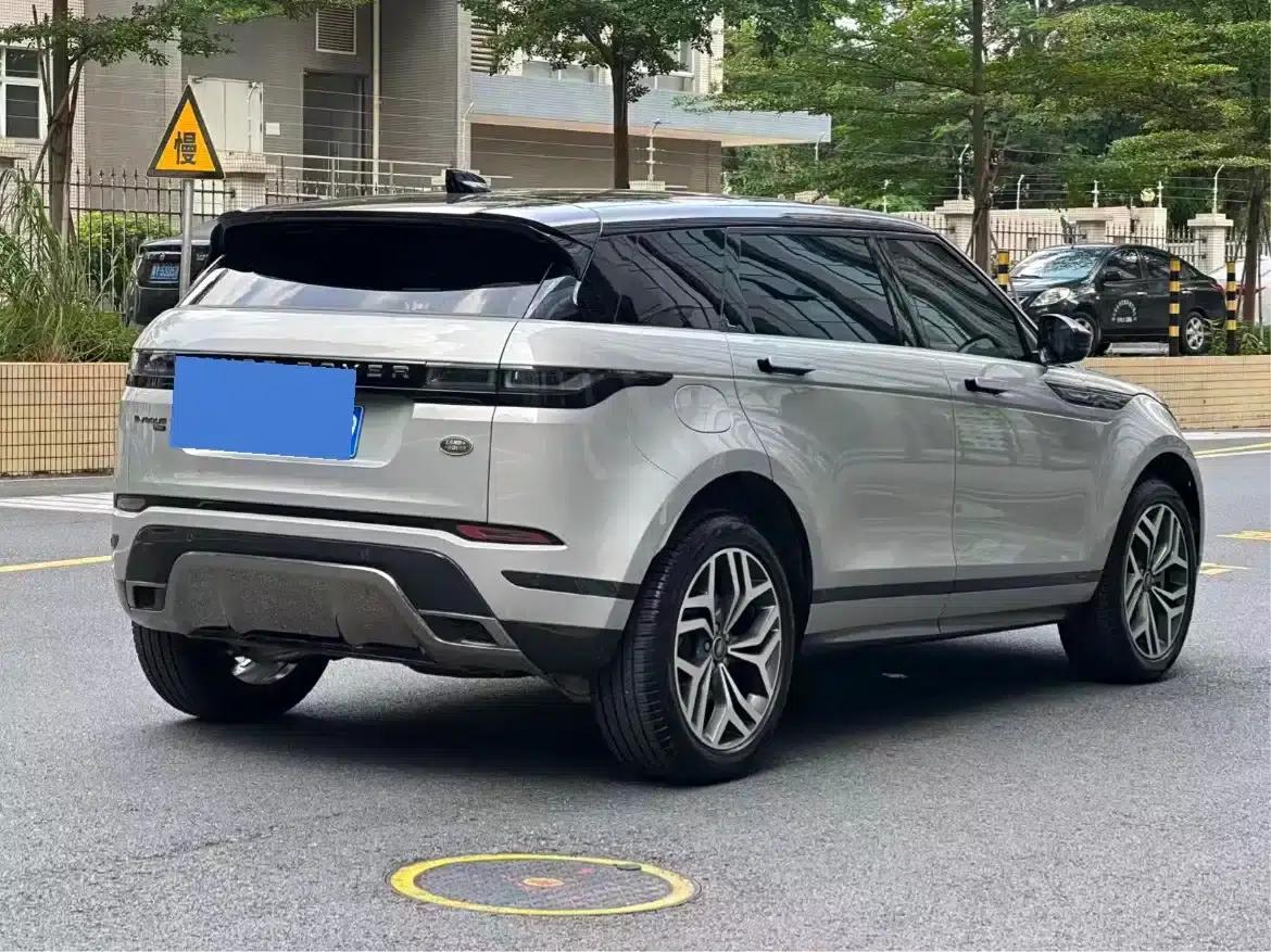Range Rover Evoque 2021 Model: Evoque L 249PS R-Dynamic First Edition — миниатюра 3
