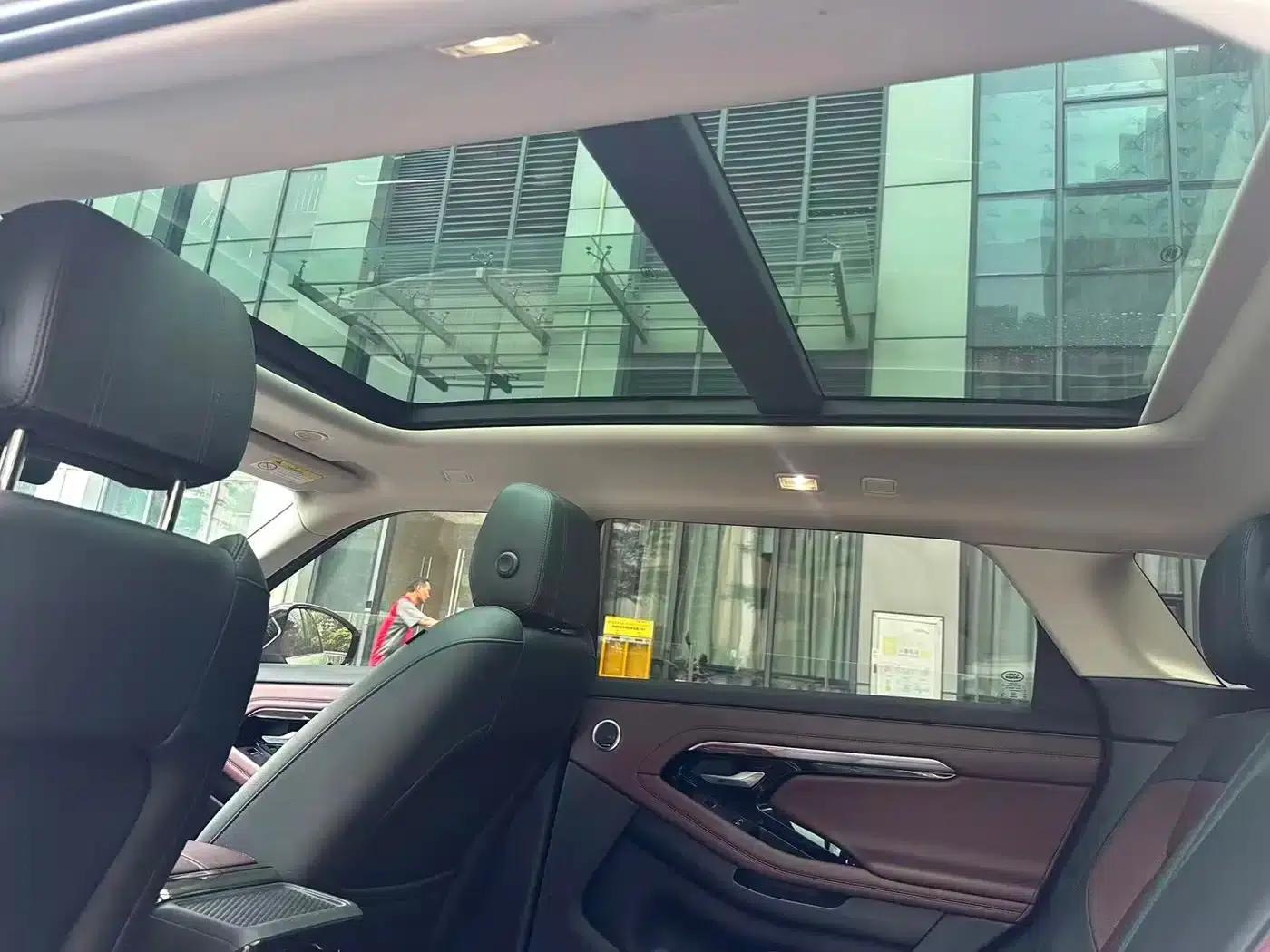 Range Rover Evoque 2021 Model: Evoque L 249PS R-Dynamic First Edition — миниатюра 7