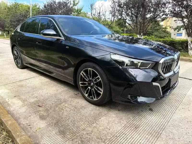 2024 BMW 5 Series 530Li Leading Edition M Sport Package — миниатюра 3