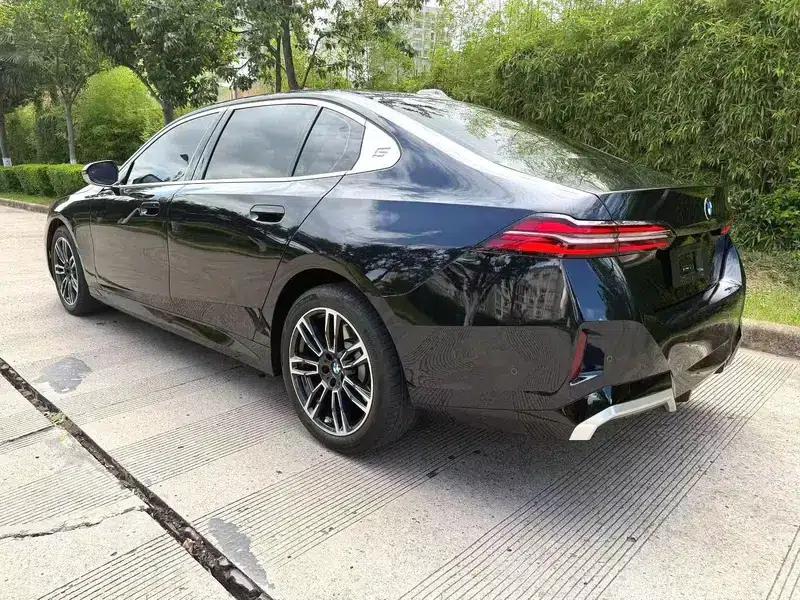 2024 BMW 5 Series 530Li Leading Edition M Sport Package — миниатюра 4