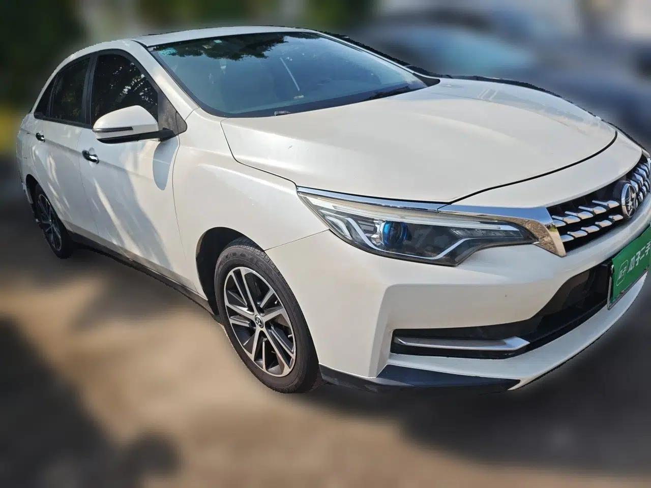 Venucia D60 2019 1.6L XL CVT Smart Connect Elite Edition — миниатюра 3