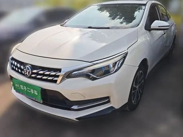 Venucia D60 2019 1.6L XL CVT Smart Connect Elite Edition