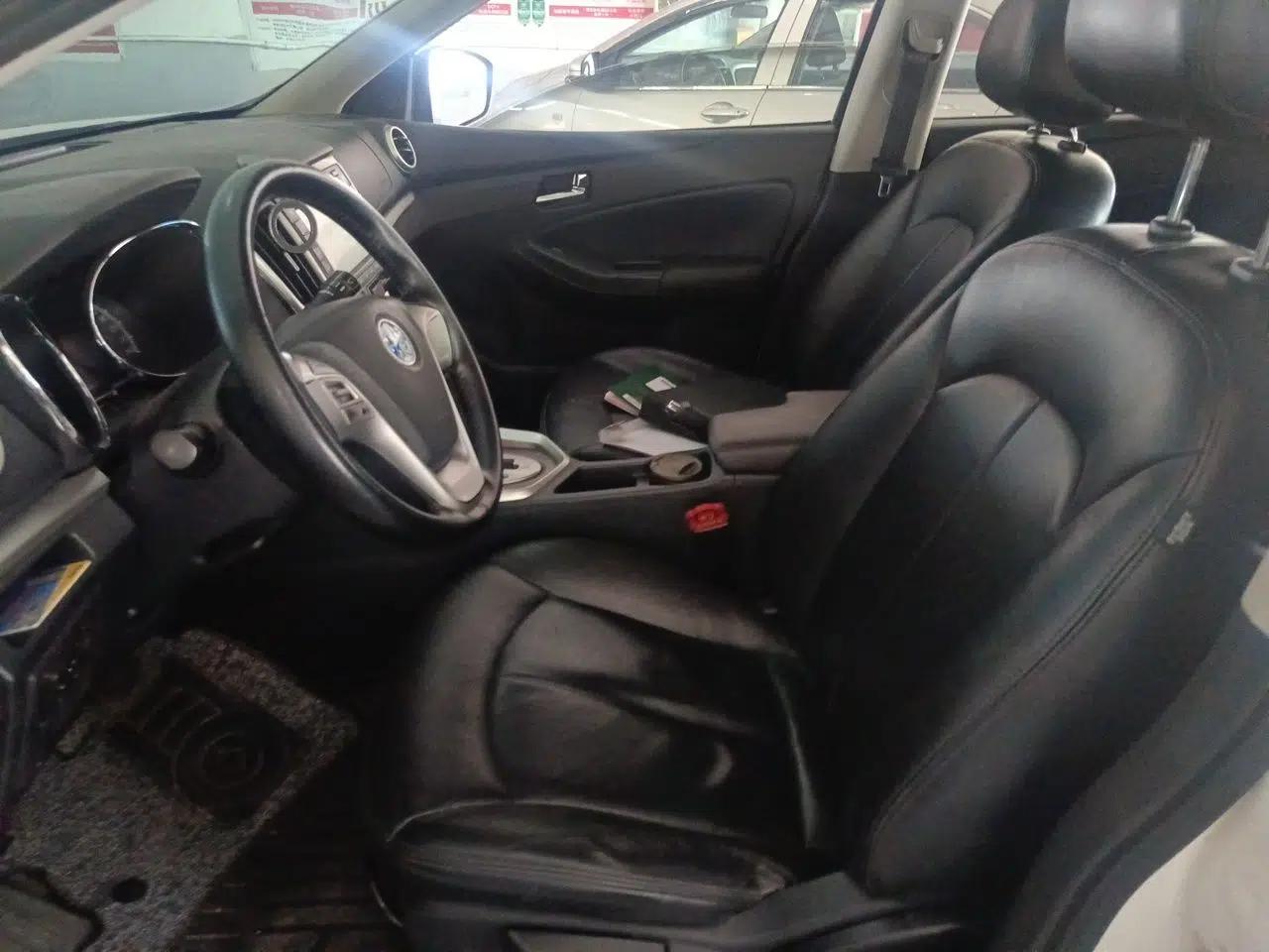 Venucia T70 2015 2.0L CVT Smart Edition — миниатюра 15
