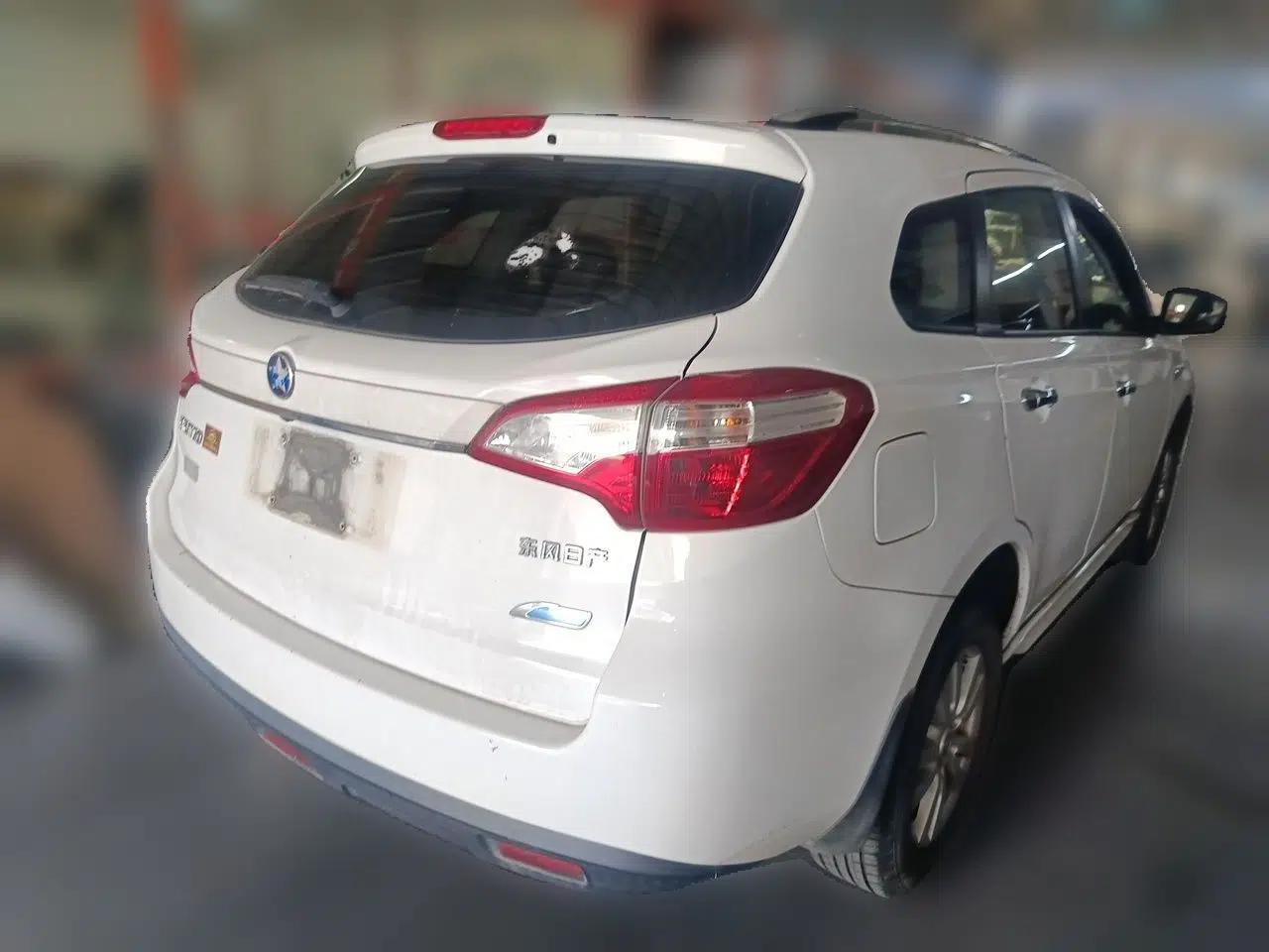 Venucia T70 2015 2.0L CVT Smart Edition — миниатюра 6