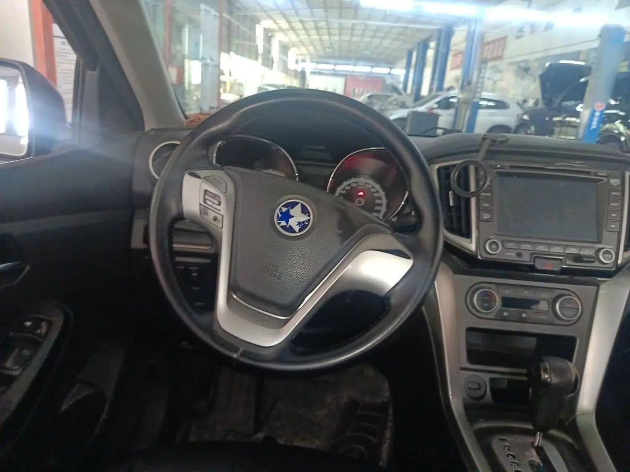 Venucia T70 2015 2.0L CVT Smart Edition — миниатюра 10