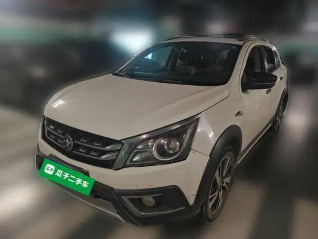 Venucia T70X 2016 2.0L CVT SmartFun Sport Edition