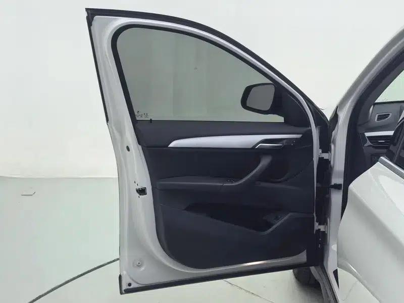 BMW X1 2019 sDrive20Li Leading Edition — миниатюра 26