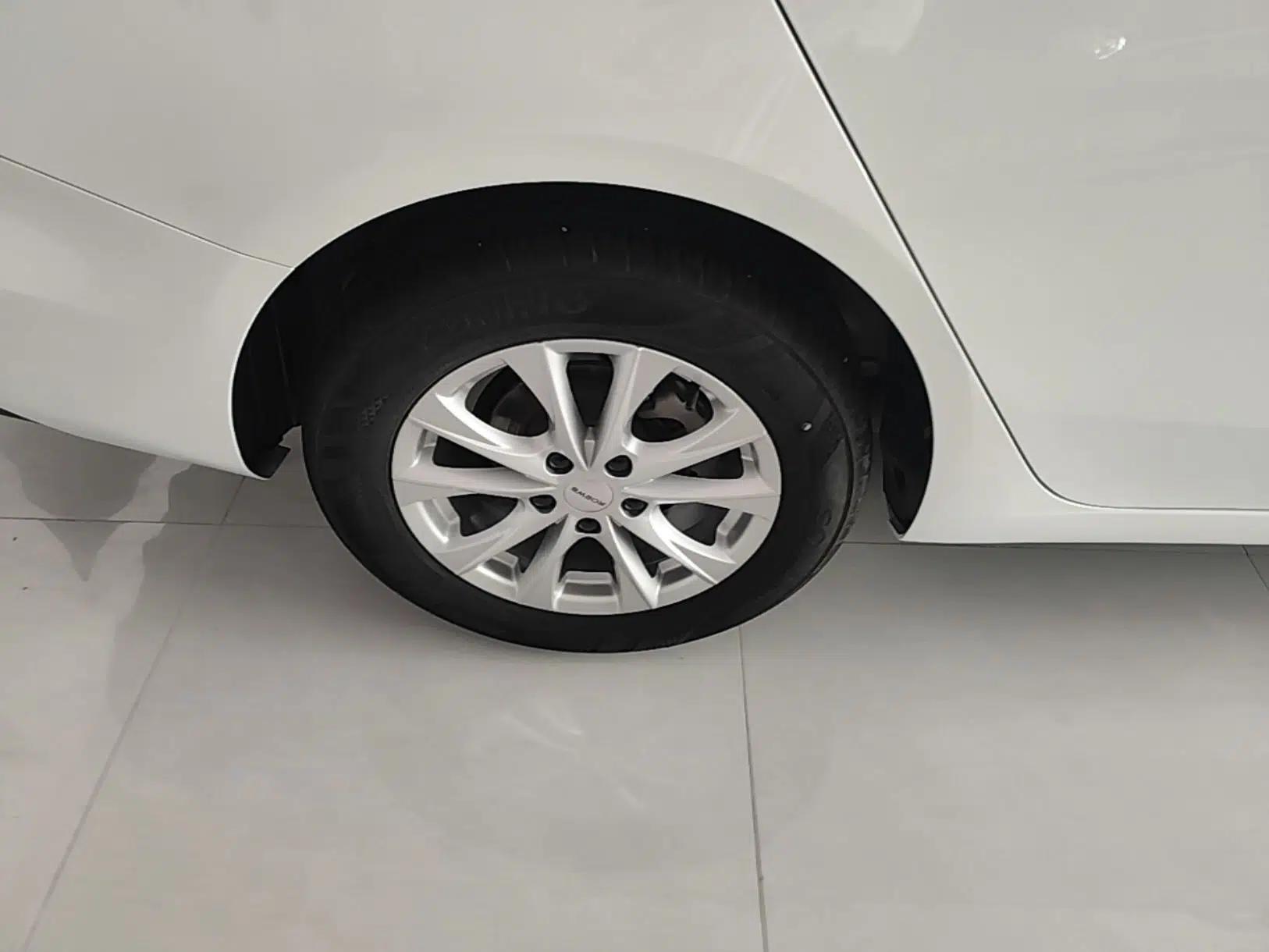 Roewe i5 2026 Model 1.5L Manual Comfort Version — миниатюра 11