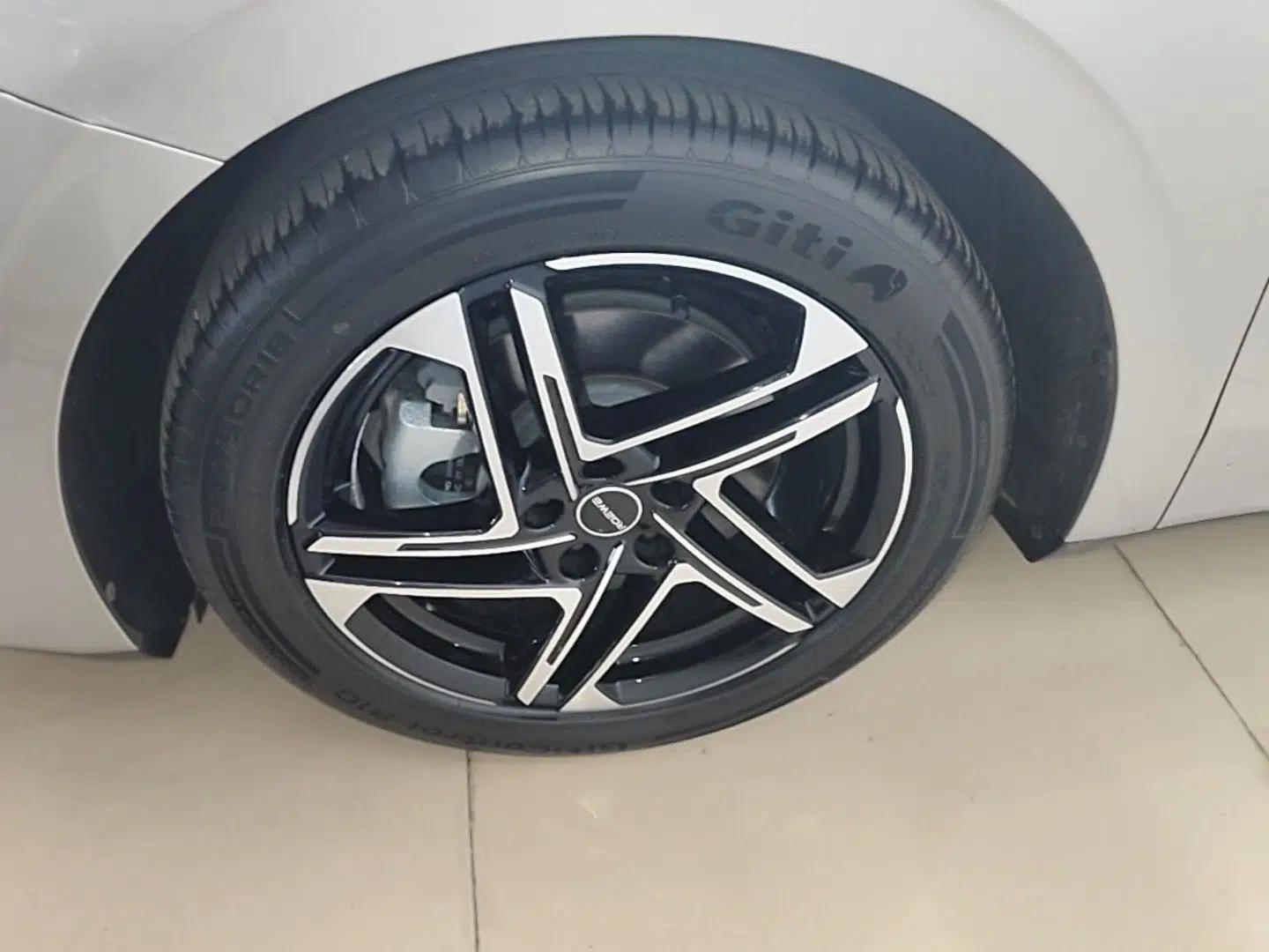 Roewe D7 2023 DMH 125km Excellence Edition — миниатюра 10
