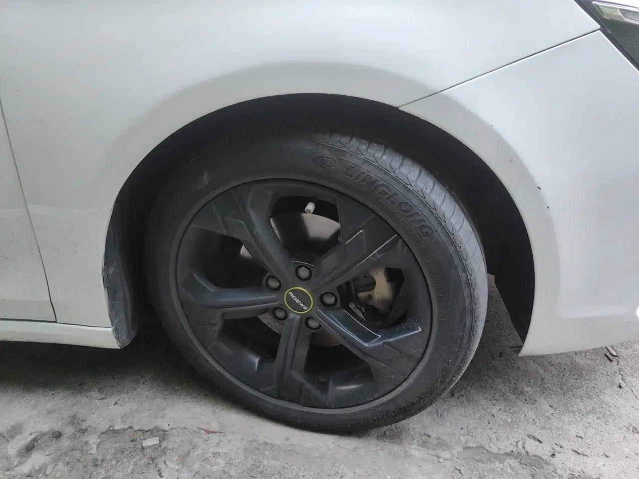 Roewe i6 MAX New Energy 2020 1.5T PHEV Sporty Cool Edition — миниатюра 8