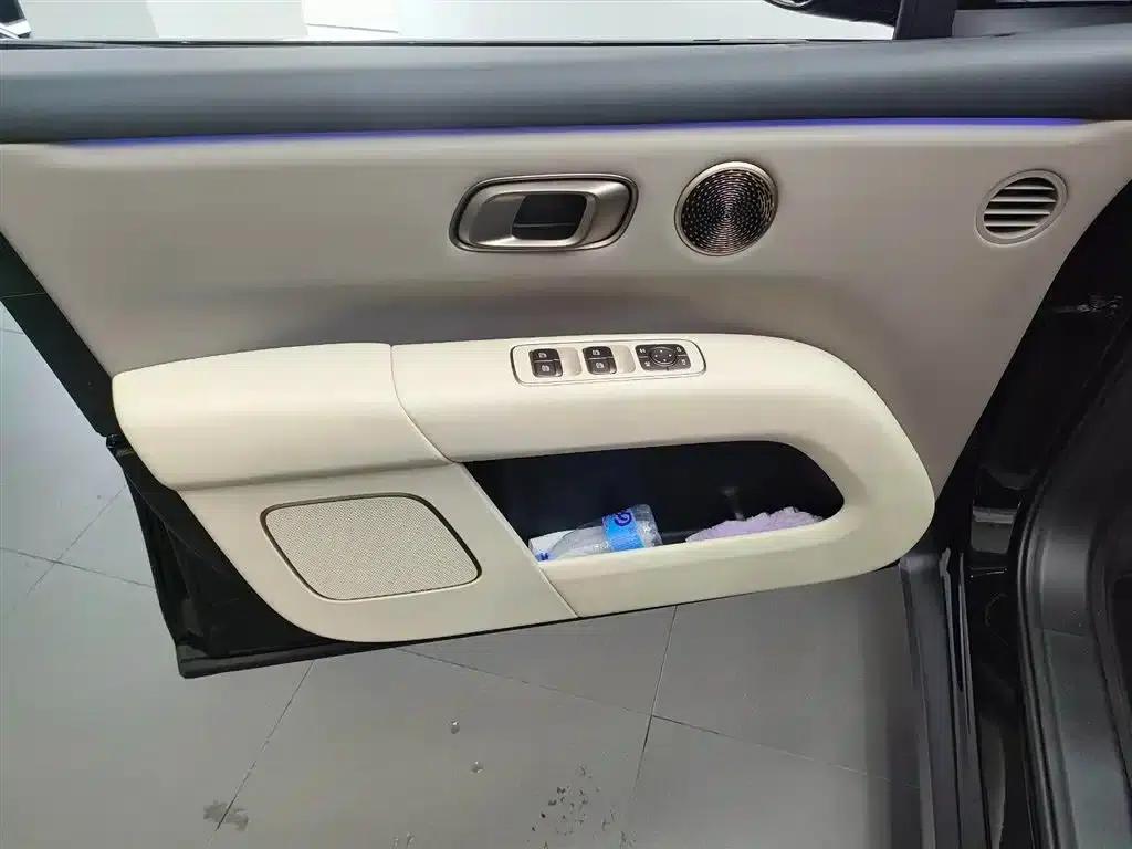 Li Auto i6 2025 Two-Wheel Drive Standard Edition — миниатюра 18