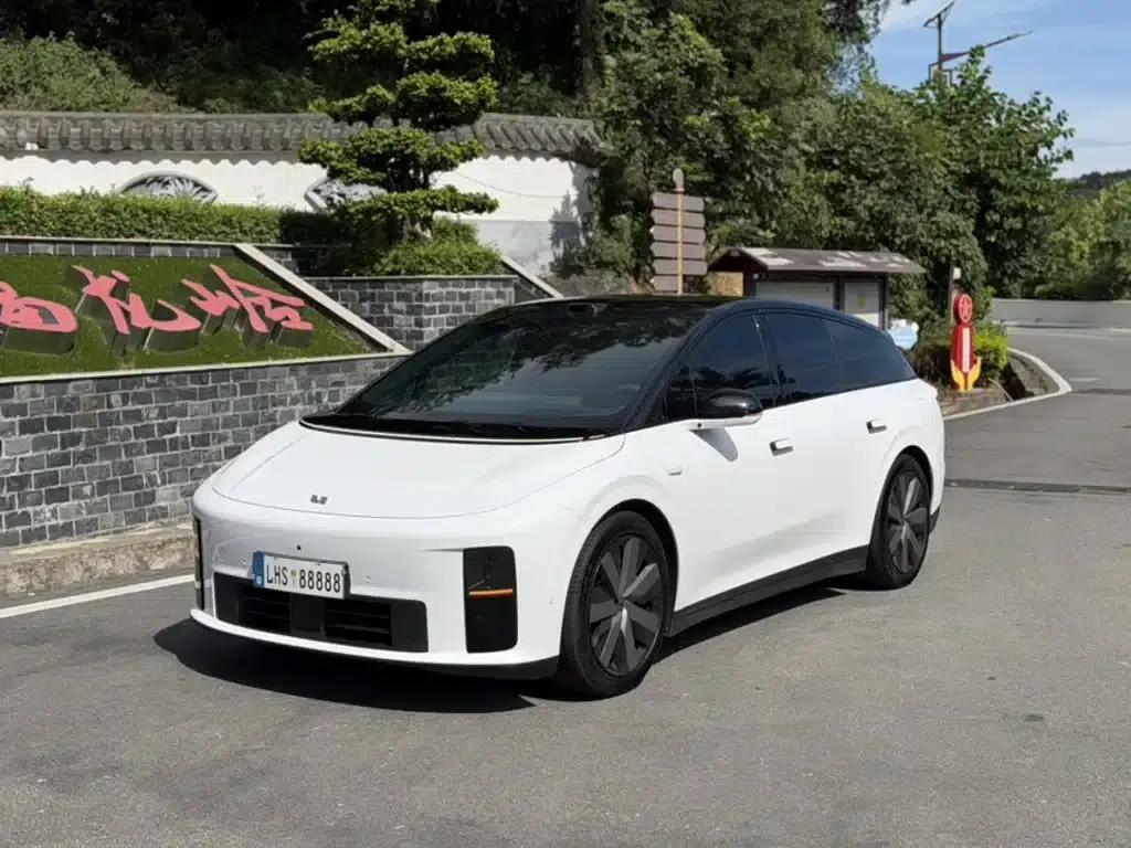 Li Auto i6 2025 AWD Standard Edition — миниатюра 1
