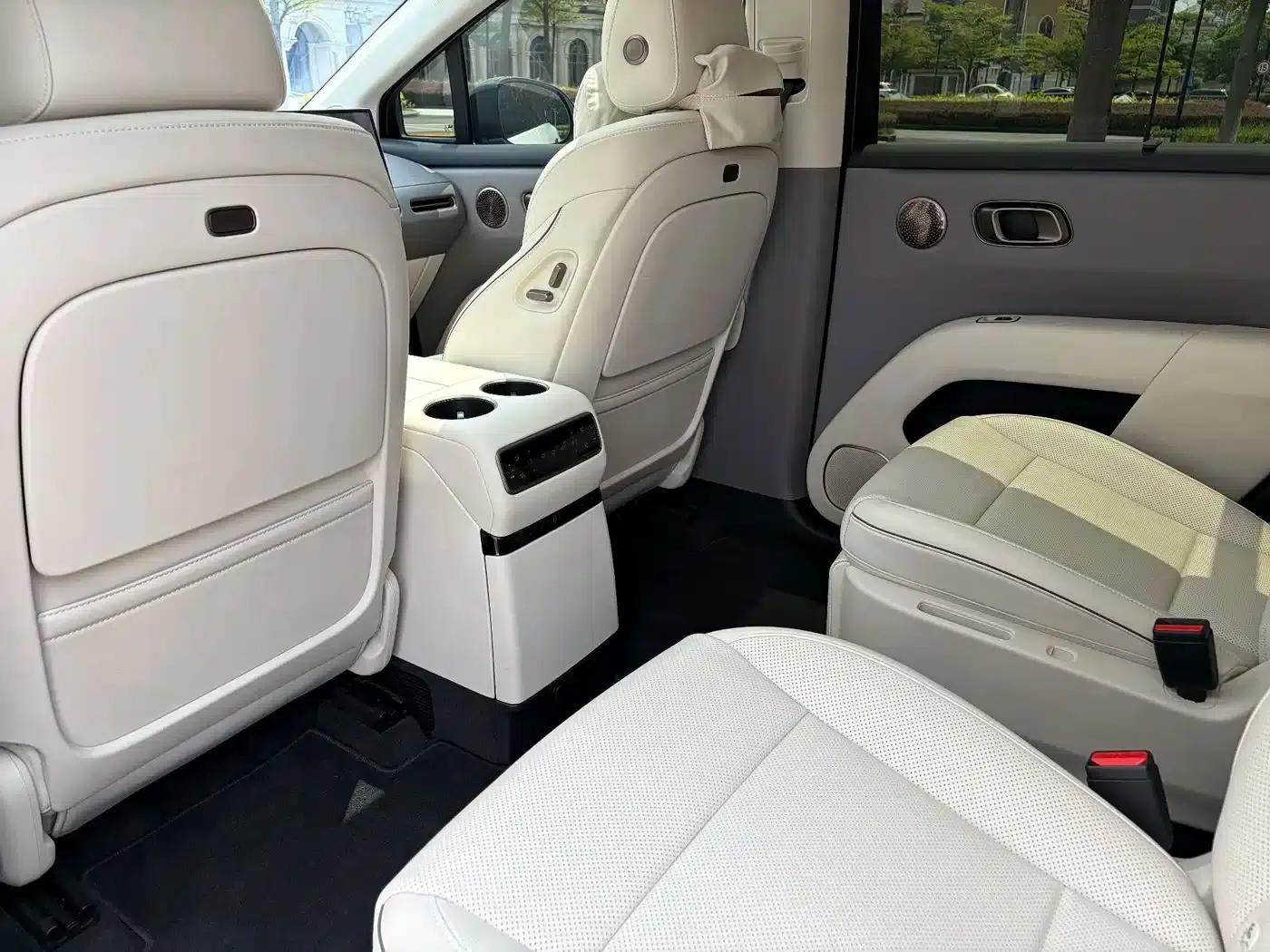Li Auto i8 2025 Standard Edition — миниатюра 12